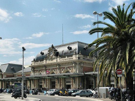 ניס Appartement 2 Pieces En Etage Eleve, Centre-Ville Au Calme, Petite Vue Mer מראה חיצוני תמונה